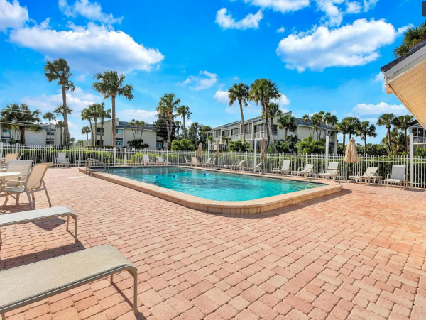 Luxurious Beachfront Condo in Longboat Key - Your Coastal Retreat Awaits